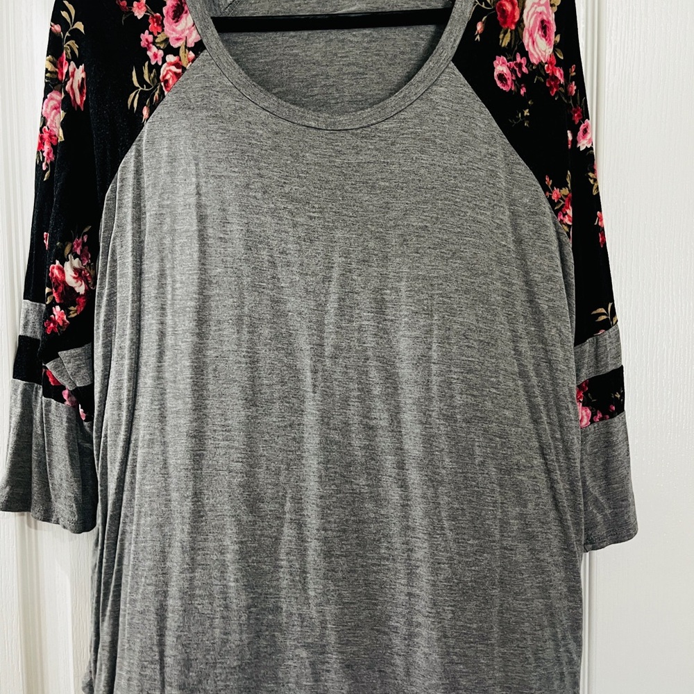 Maurice’s Casual mid length sleeve floral shirt - Picture 4 of 7